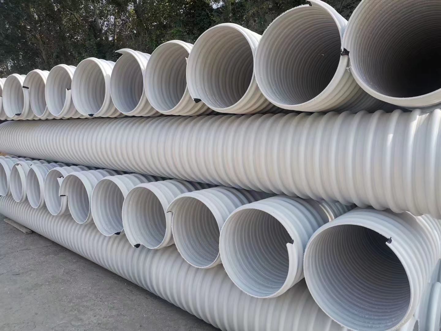 埋地排水用钢带增强聚乙烯 (HDPE) 螺旋波纹管