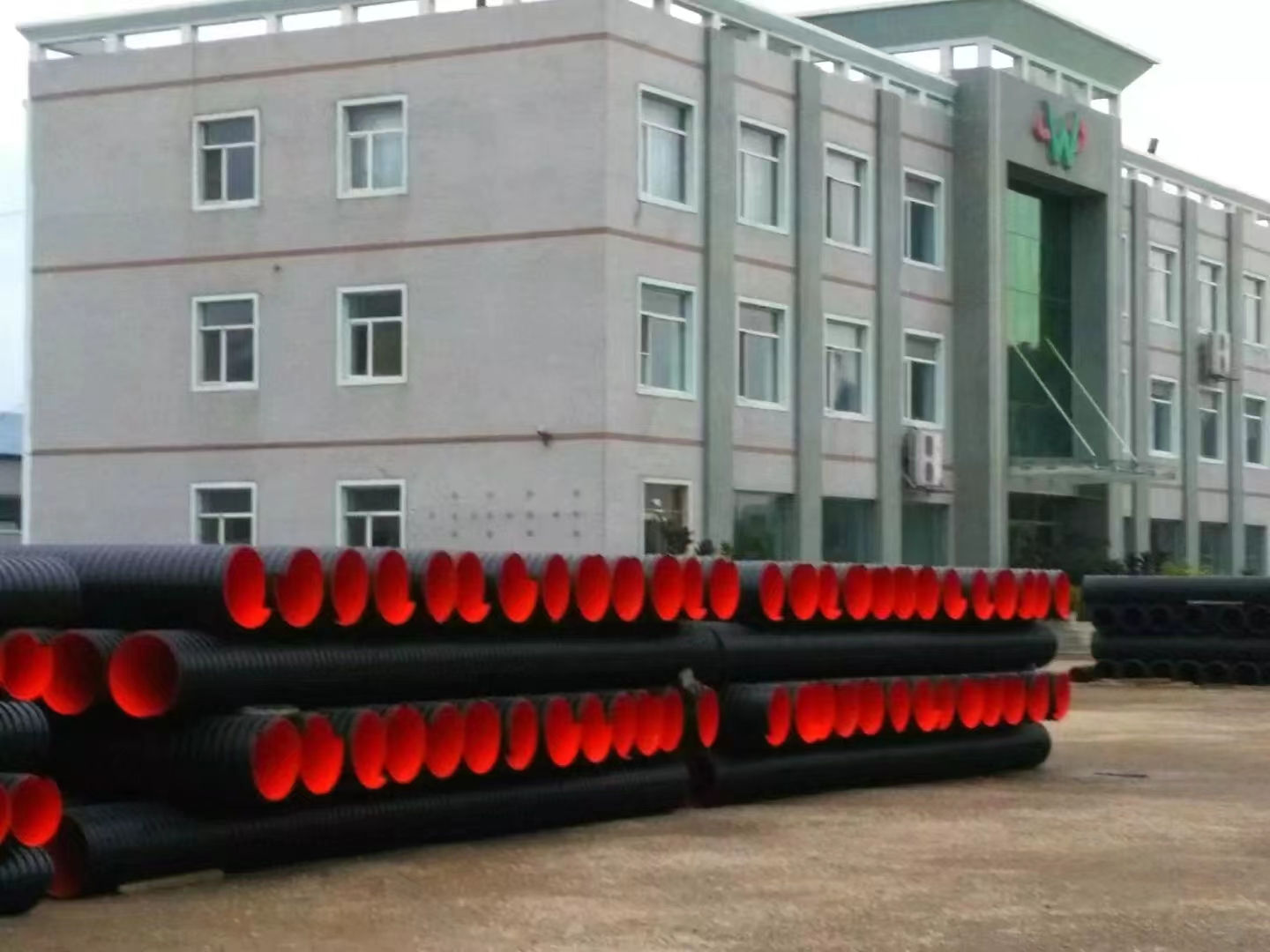 埋地排水用钢带增强聚乙烯 (HDPE) 螺旋波纹管 (4)